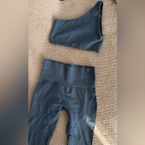 SET Active sz SM One-Shoulder Top and Leggings